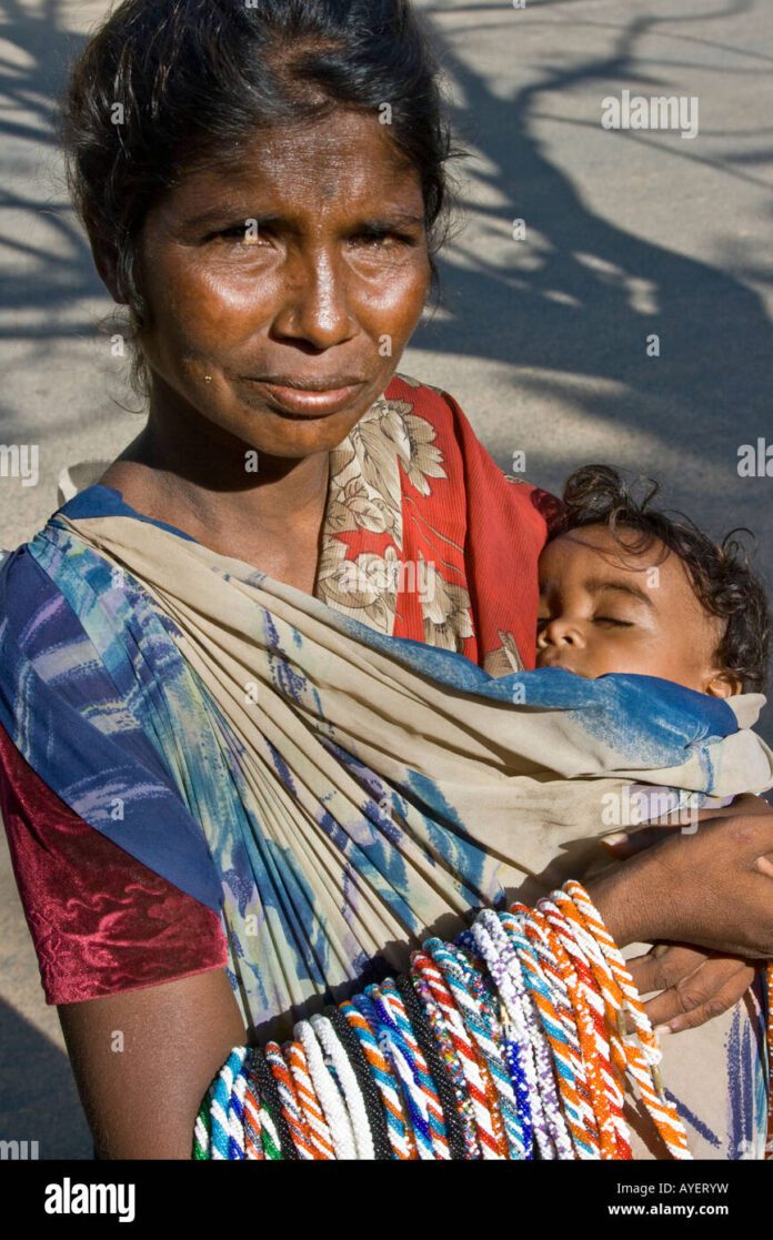 बुलढाणा मधील शेलगाव देशमुख गावातील युवकाजवळ सापडले भिकारी महिलेचे बाळ